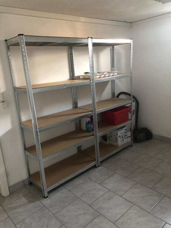 Moderne Helle 2,5 Zimmer Wohnung Mit Grossem Bad Und Kueche In Тросинген Екстериор снимка