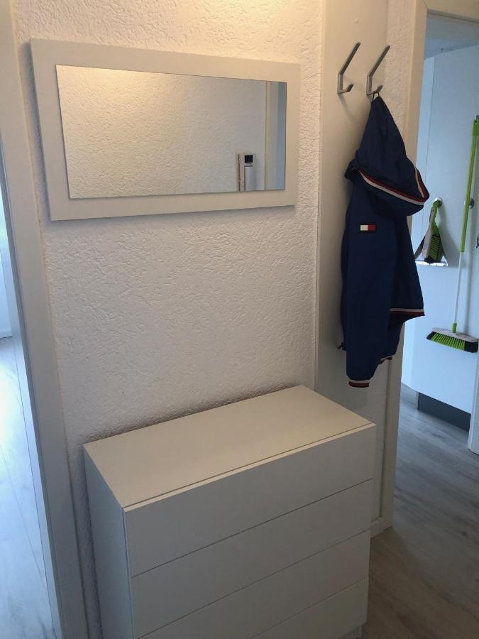 Moderne Helle 2,5 Zimmer Wohnung Mit Grossem Bad Und Kueche In Тросинген Екстериор снимка