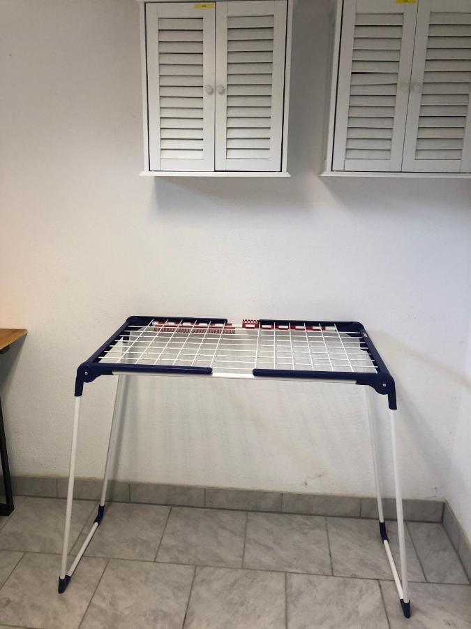 Moderne Helle 2,5 Zimmer Wohnung Mit Grossem Bad Und Kueche In Тросинген Екстериор снимка