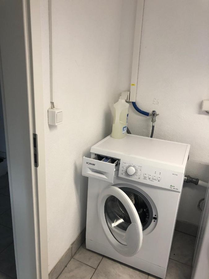 Moderne Helle 2,5 Zimmer Wohnung Mit Grossem Bad Und Kueche In Тросинген Екстериор снимка