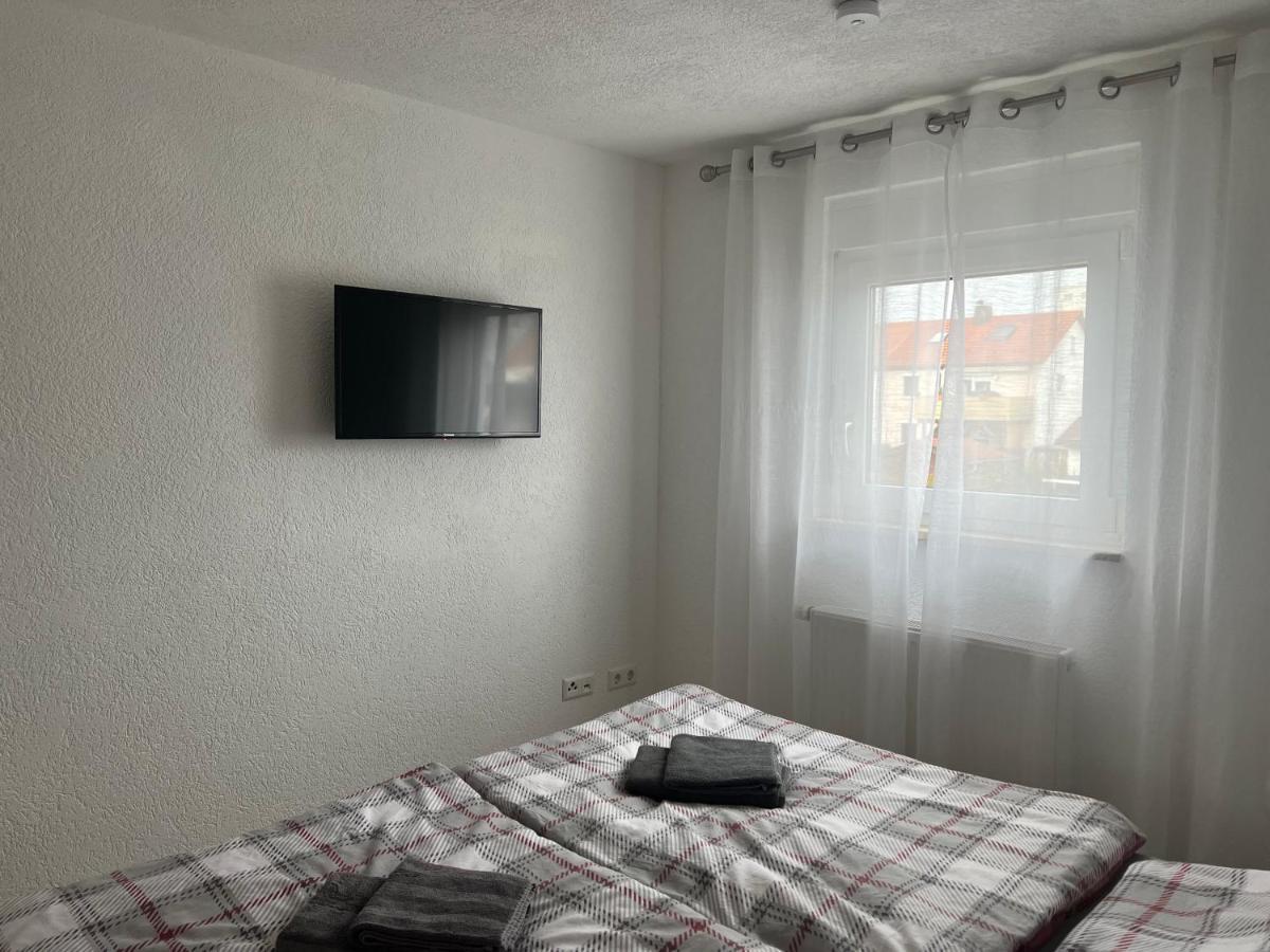 Moderne Helle 2,5 Zimmer Wohnung Mit Grossem Bad Und Kueche In Тросинген Екстериор снимка
