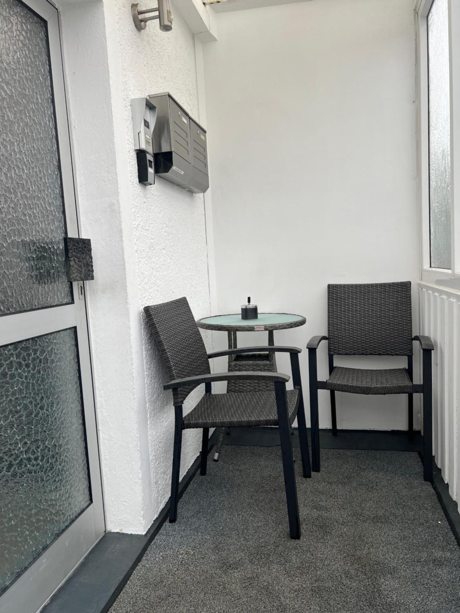 Moderne Helle 2,5 Zimmer Wohnung Mit Grossem Bad Und Kueche In Тросинген Екстериор снимка