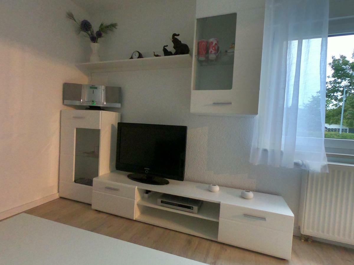 Moderne Helle 2,5 Zimmer Wohnung Mit Grossem Bad Und Kueche In Тросинген Екстериор снимка