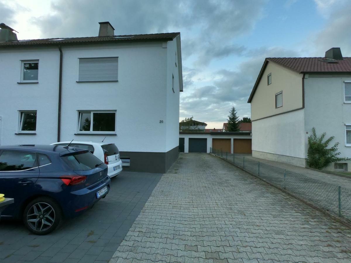 Moderne Helle 2,5 Zimmer Wohnung Mit Grossem Bad Und Kueche In Тросинген Екстериор снимка