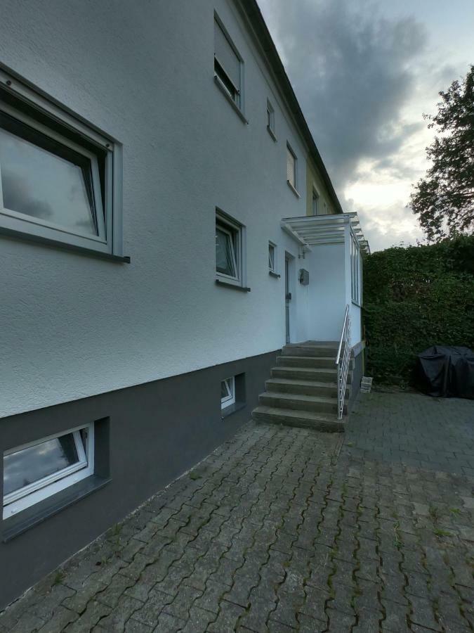 Moderne Helle 2,5 Zimmer Wohnung Mit Grossem Bad Und Kueche In Тросинген Екстериор снимка