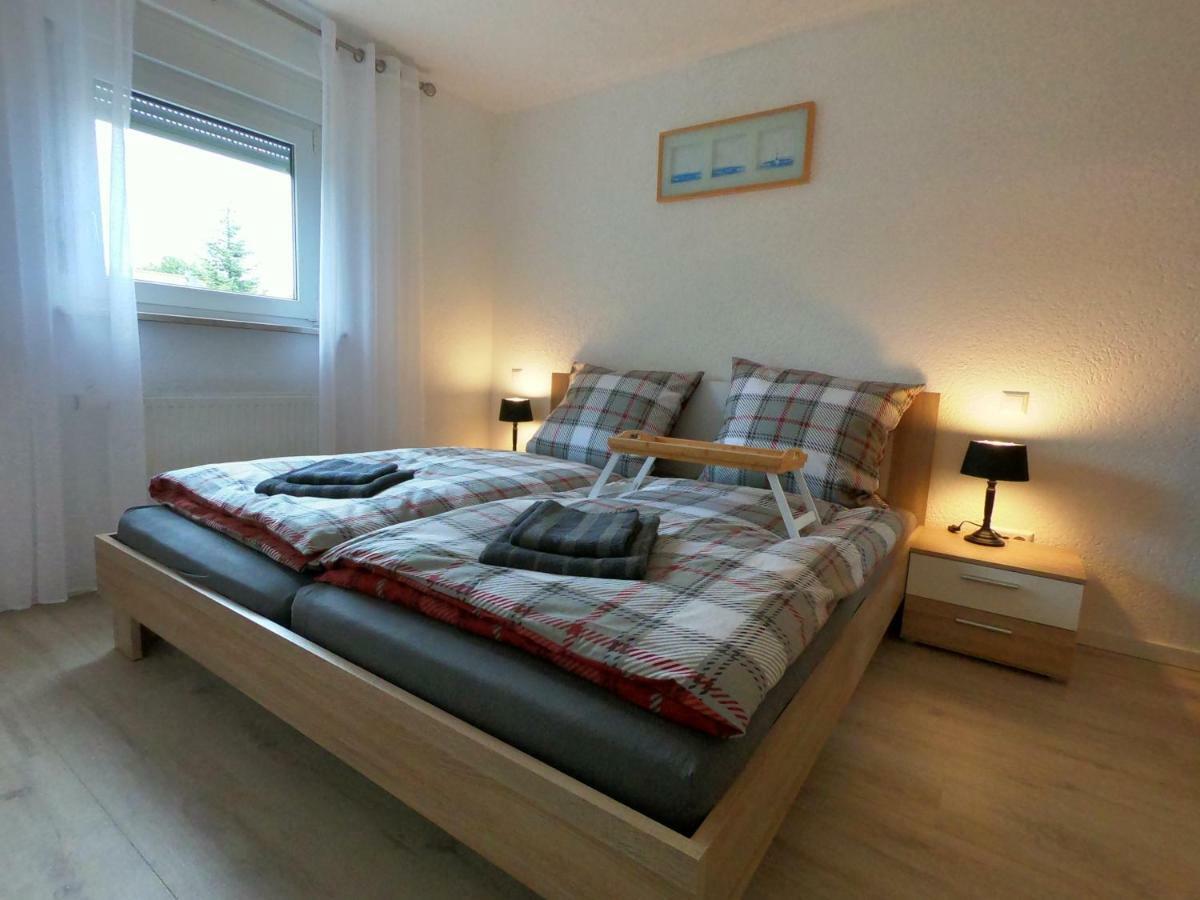 Moderne Helle 2,5 Zimmer Wohnung Mit Grossem Bad Und Kueche In Тросинген Екстериор снимка