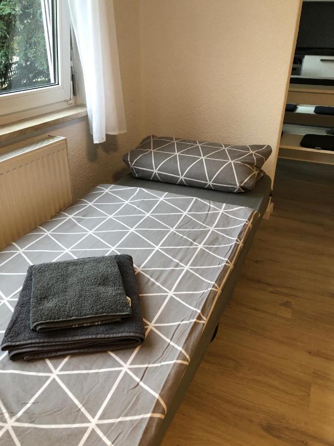 Moderne Helle 2,5 Zimmer Wohnung Mit Grossem Bad Und Kueche In Тросинген Екстериор снимка