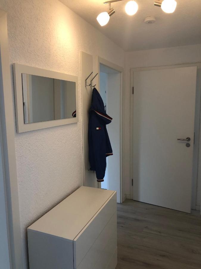 Moderne Helle 2,5 Zimmer Wohnung Mit Grossem Bad Und Kueche In Тросинген Екстериор снимка